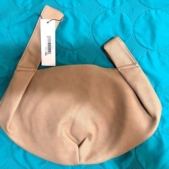NWT asymmetrical straps bucket bag from The Drop Avalon pebbled vegan leather - Picture 6 of 15